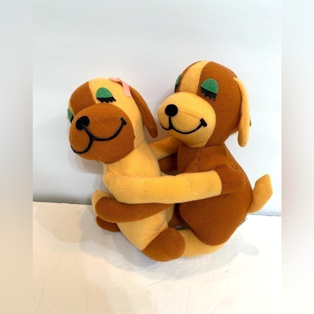 VTG 1977 R. Dakin Dream Pets Hugging Dog Couple Plush Brown